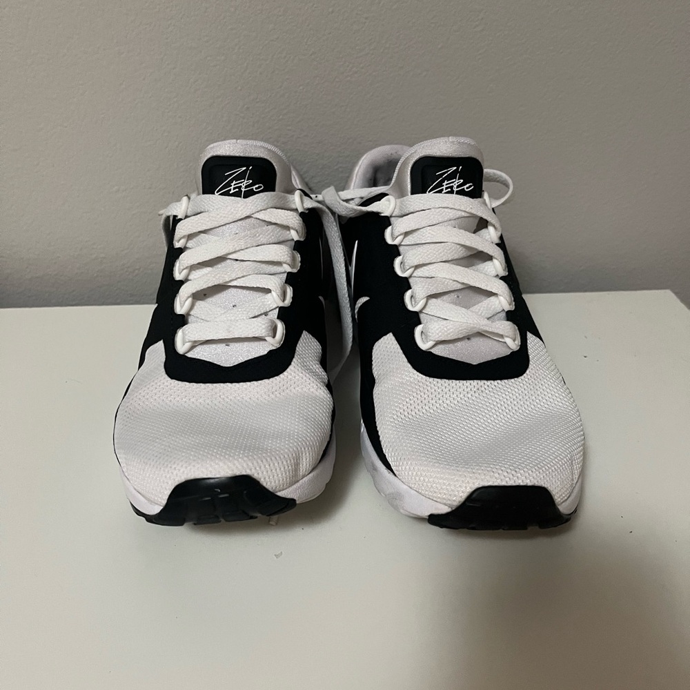 Nike Monochrome Athletic Shoes - Picture 2 of 4